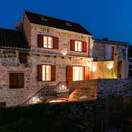 Zdenka Villa Vis